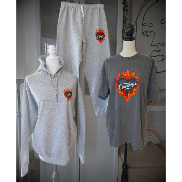 This matching Cowboys flame sweatshirt and sweatpants set delivers bold western style with all-day comfort. Featuring a fiery heart “Cowboys” graphic, this gray lounge set is perfect for cozy days, casual outings, travel, or effortless cowgirl street style.