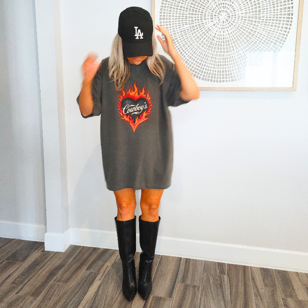 Turn up the heat with this Cowboys flame graphic t-shirt, designed for effortless western style with a modern, trendy edge. This vintage-inspired tee features a bold flaming heart “Cowboys” graphic on a rich pepper-colored base, giving it that worn-in, lived-in look everyone loves.
