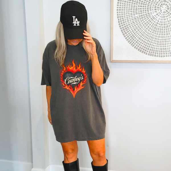 Turn up the heat with this Cowboys flame graphic t-shirt, designed for effortless western style with a modern, trendy edge. This vintage-inspired tee features a bold flaming heart “Cowboys” graphic on a rich pepper-colored base, giving it that worn-in, lived-in look everyone loves.